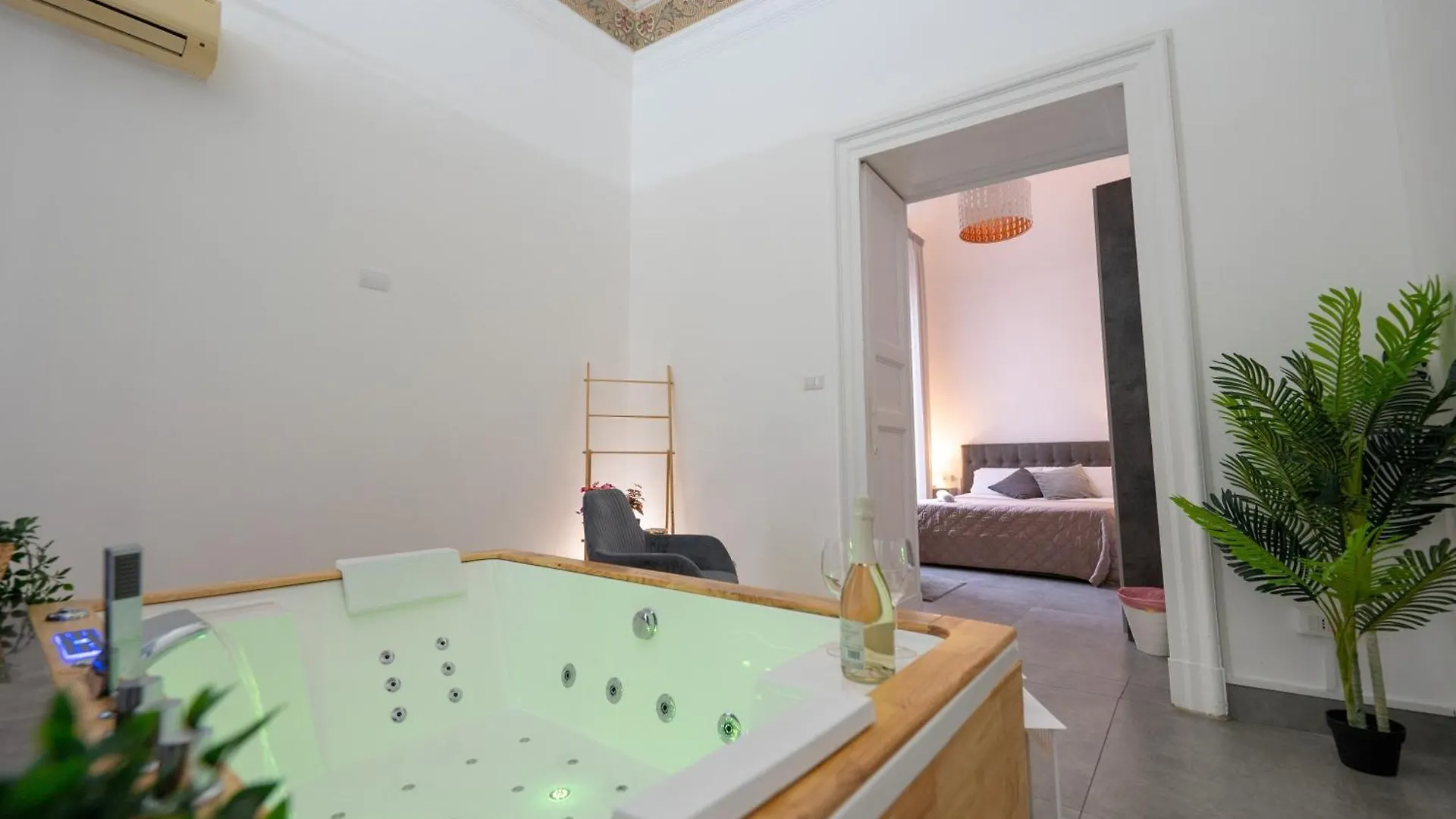 ***  Palazzo Bruca Catania Bed & Breakfast İtalya
